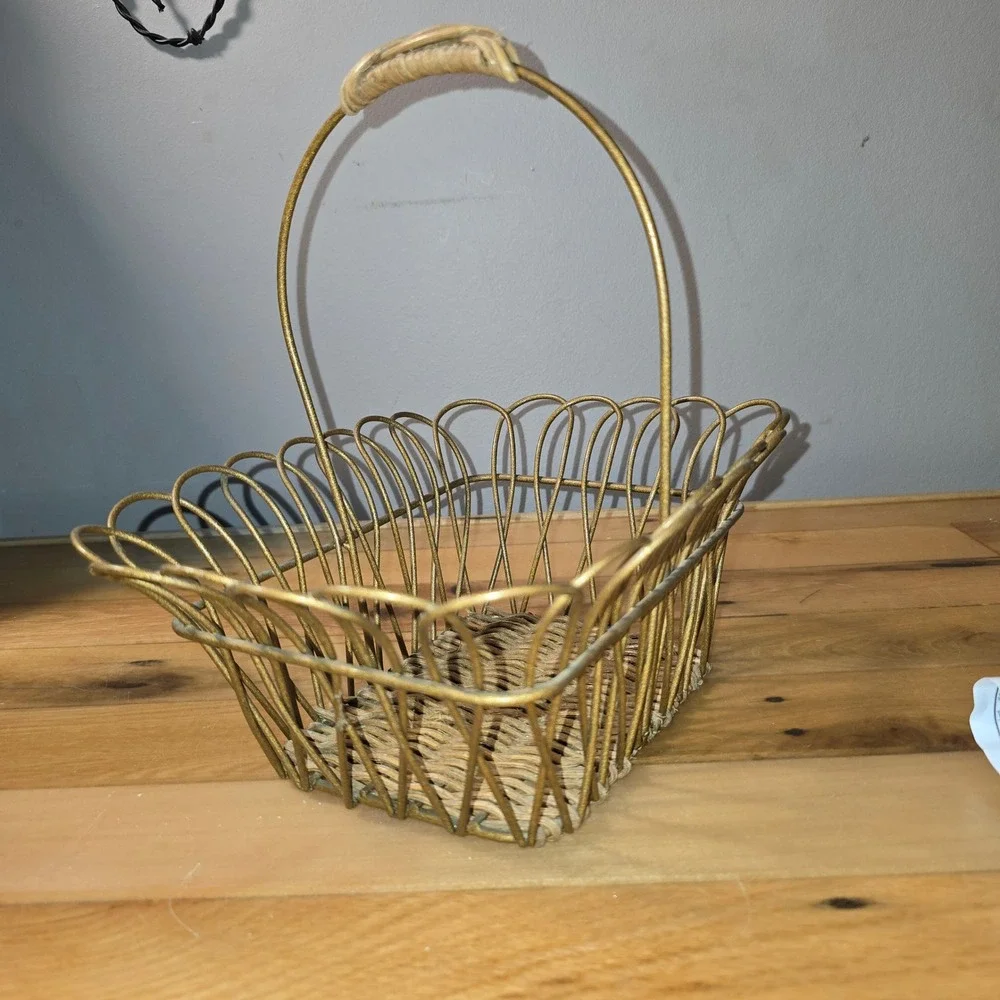 Vintage Gold Wire Scalloped Basket Woven Wicker Base Farmhouse Decor 10in
